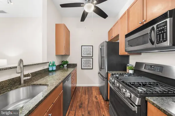 309 HOLLAND LN #103, Alexandria, VA 22314