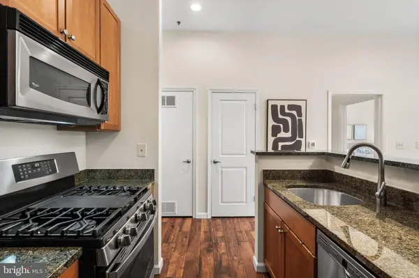 309 HOLLAND LN #103, Alexandria, VA 22314