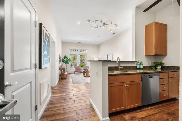 309 HOLLAND LN #103, Alexandria, VA 22314