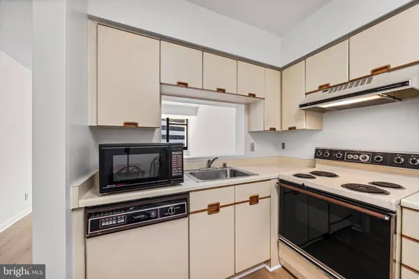 1805 CRYSTAL DR #315S, Arlington, VA 22202