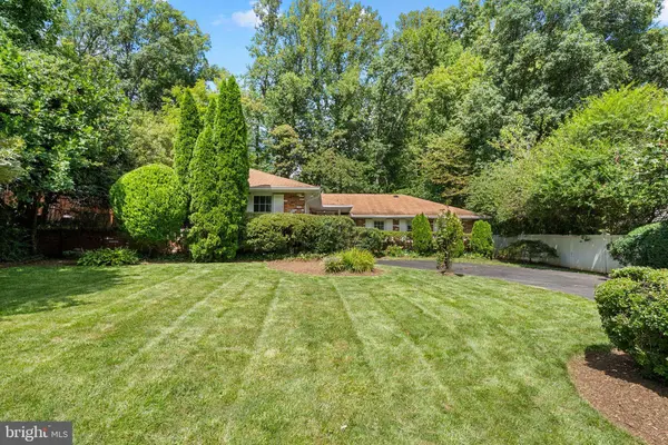8114 LANGBROOK RD, Springfield, VA 22152