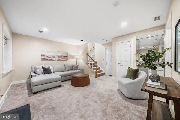 1588 N COLONIAL TER, Arlington, VA 22209