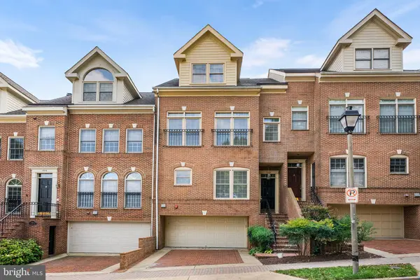 1588 N COLONIAL TER