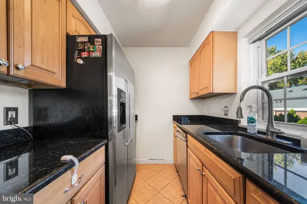 3201 S STAFFORD ST #B2, Arlington, VA 22206