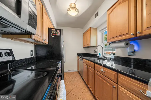 3201 S STAFFORD ST #B2, Arlington, VA 22206