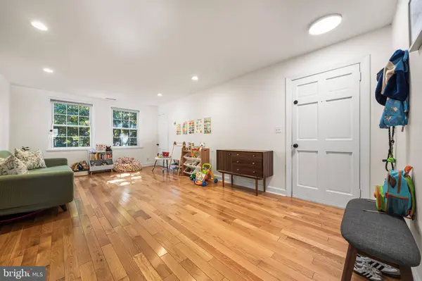3201 S STAFFORD ST #B2, Arlington, VA 22206