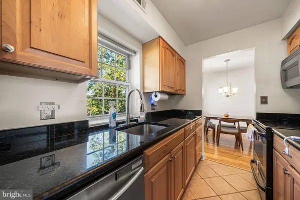3201 S STAFFORD ST #B2, Arlington, VA 22206