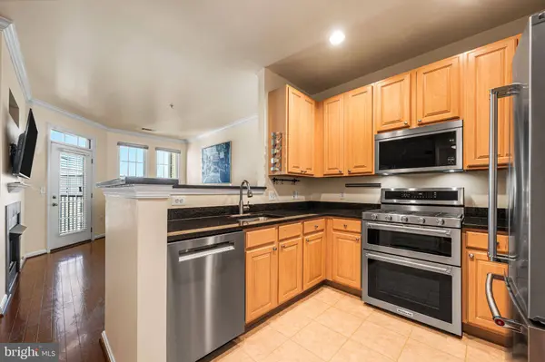 2055 26TH ST S #5-410, Arlington, VA 22206