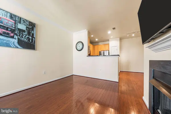 2055 26TH ST S #5-410, Arlington, VA 22206