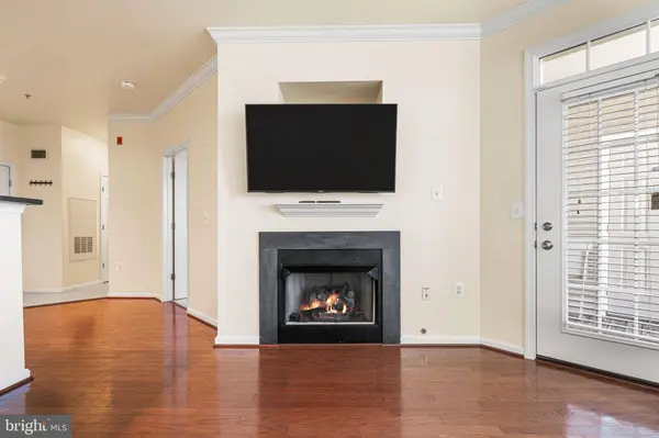 2055 26TH ST S #5-410, Arlington, VA 22206