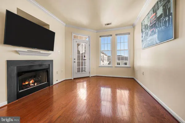 2055 26TH ST S #5-410, Arlington, VA 22206