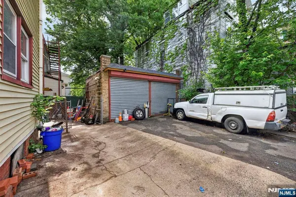 366 7th AVE, Newark, NJ 07107