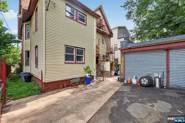366 7th AVE, Newark, NJ 07107