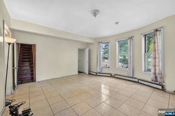 366 7th AVE, Newark, NJ 07107