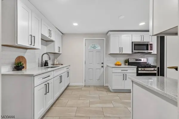 1380 Hamilton St, Elizabeth City, NJ 07208