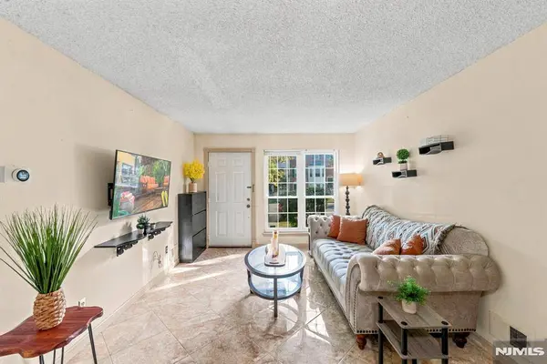 1338 Lavender CT, Mahwah, NJ 07430