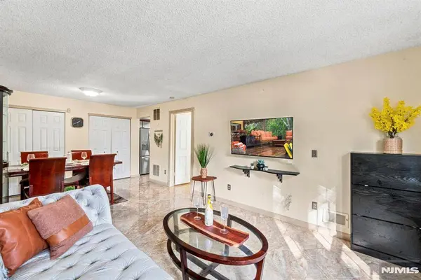 1338 Lavender CT, Mahwah, NJ 07430