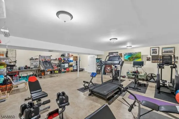 39 Paterson Ave, Clifton City, NJ 07014
