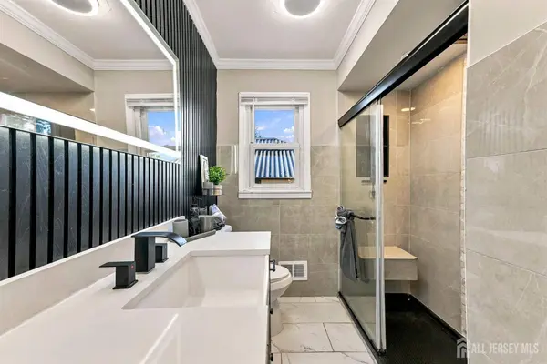 27 Harrison AVE, Carteret, NJ 07008