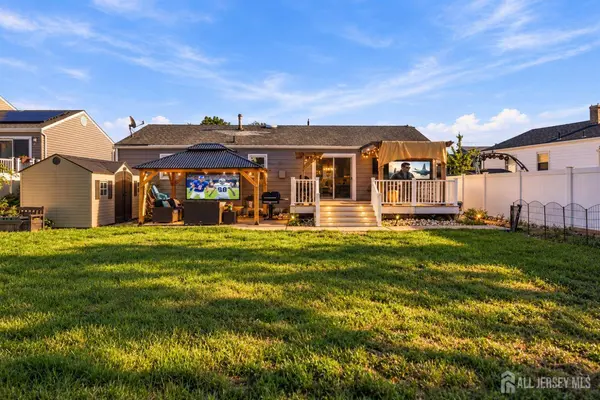27 Harrison AVE, Carteret, NJ 07008