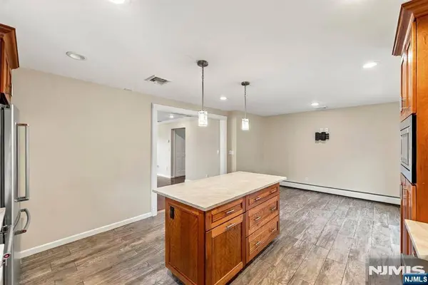 456 Glen AVE #A, Palisades Park, NJ 07650