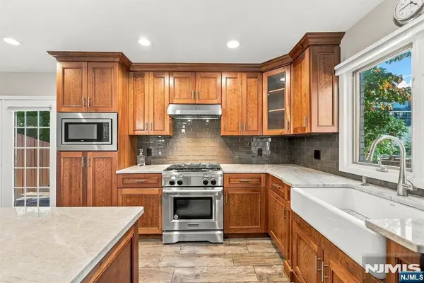 456 Glen AVE #A, Palisades Park, NJ 07650
