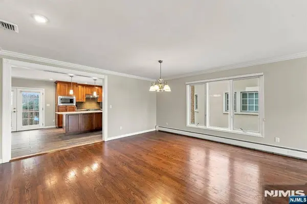 456 Glen AVE #A, Palisades Park, NJ 07650