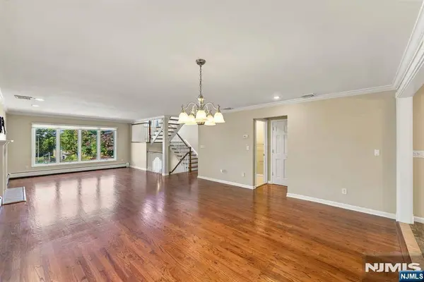 456 Glen AVE #A, Palisades Park, NJ 07650
