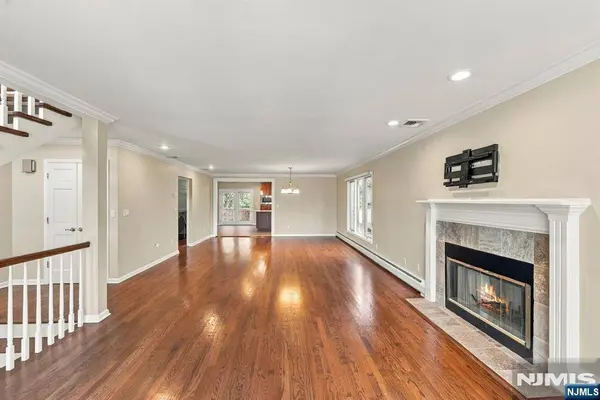 456 Glen AVE #A, Palisades Park, NJ 07650