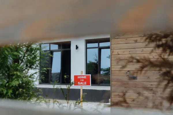 How to Sell Your Hendersonville Home and Buy Your Next One at the Same Time