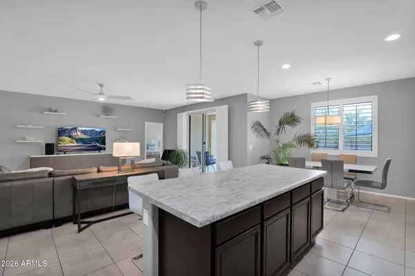 10219 W LAWRENCE Lane, Peoria, AZ 85345
