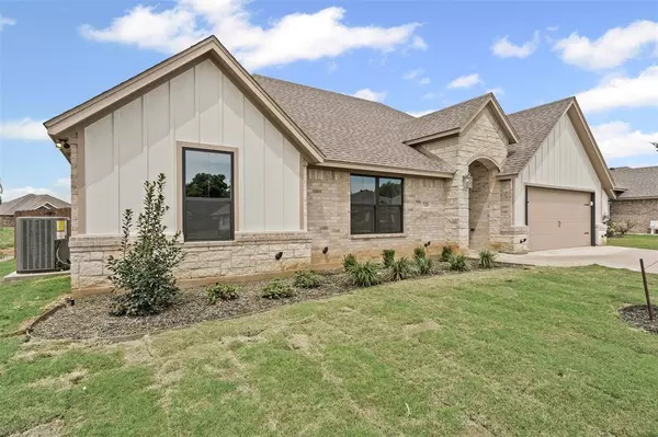 725 Jameson, Springtown, TX 76082