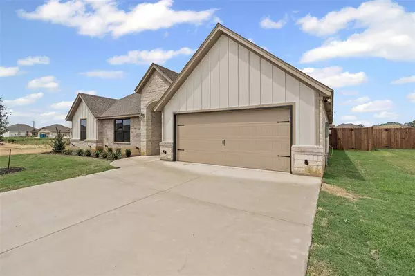 725 Jameson, Springtown, TX 76082