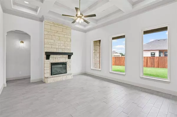 725 Jameson, Springtown, TX 76082