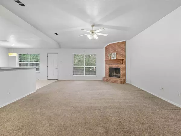 7700 Stonebank Court, Fort Worth, TX 76112