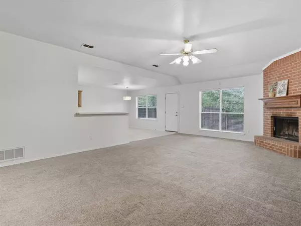 7700 Stonebank Court, Fort Worth, TX 76112