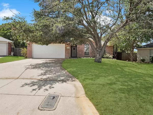 7700 Stonebank Court, Fort Worth, TX 76112