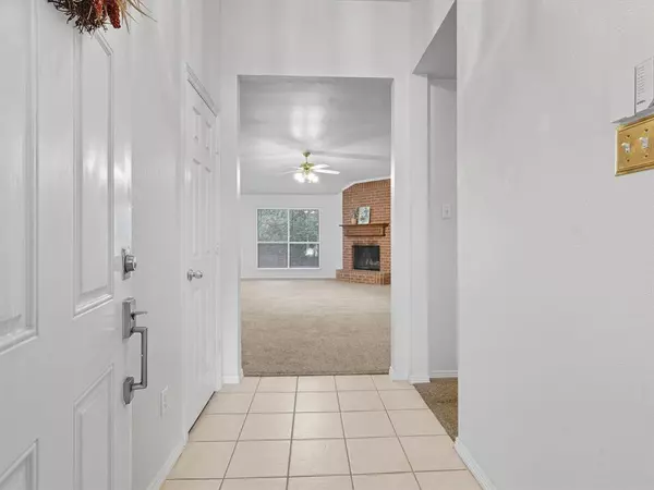 7700 Stonebank Court, Fort Worth, TX 76112