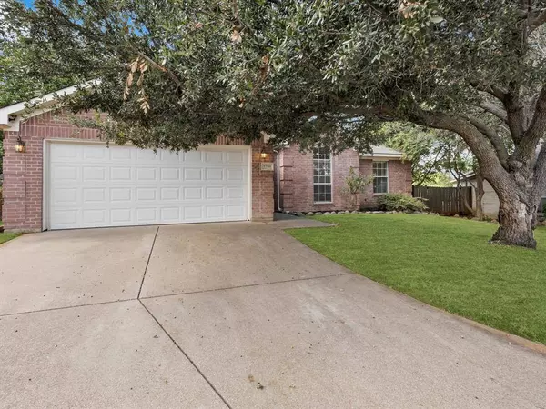 7700 Stonebank Court, Fort Worth, TX 76112