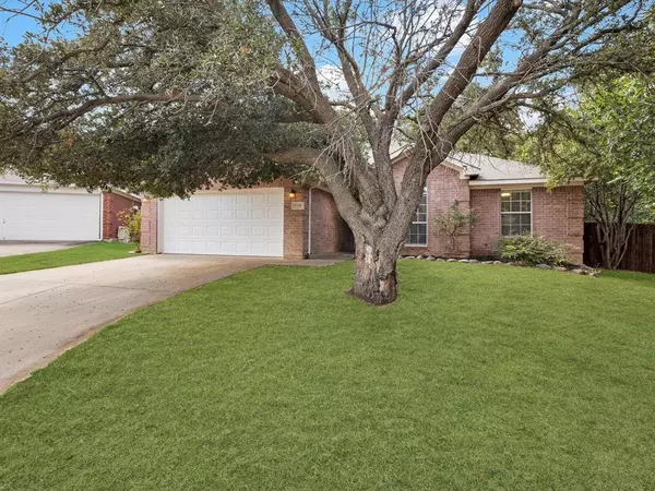 7700 Stonebank Court, Fort Worth, TX 76112