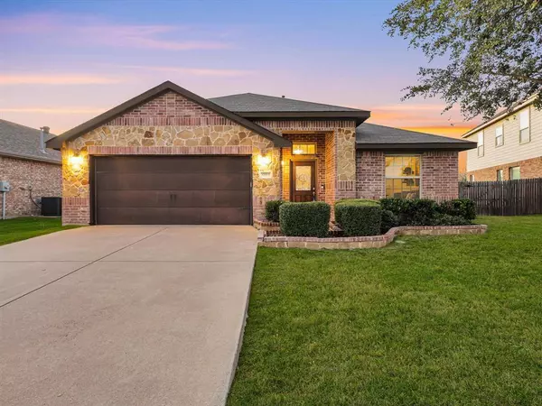 12013 Horseshoe Ridge Drive, Fort Worth, TX 76244