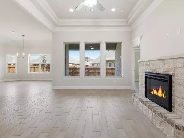 724 Raylan Street, Springtown, TX 76082