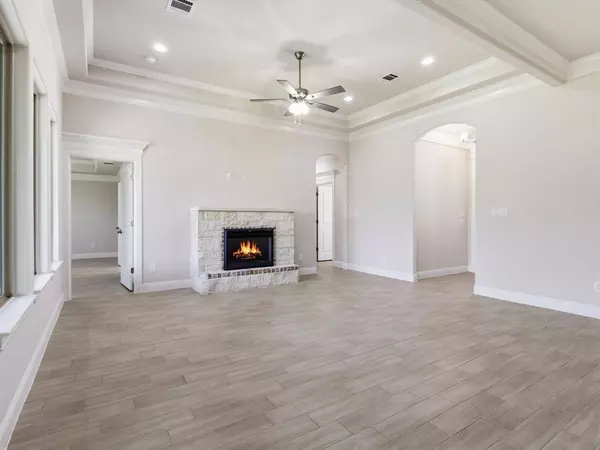 724 Raylan Street, Springtown, TX 76082