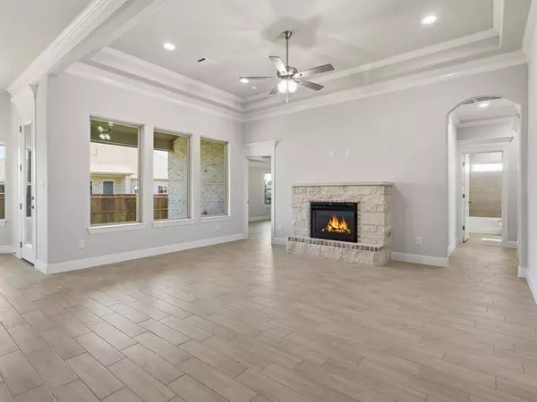 724 Raylan Street, Springtown, TX 76082