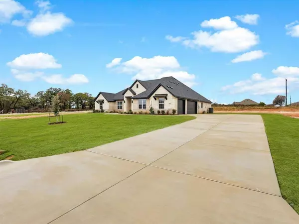 2001 Forest Bridge Drive, Azle, TX 76020