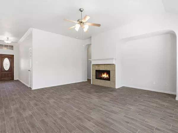 6303 Prairie Vista Drive, Arlington, TX 76001