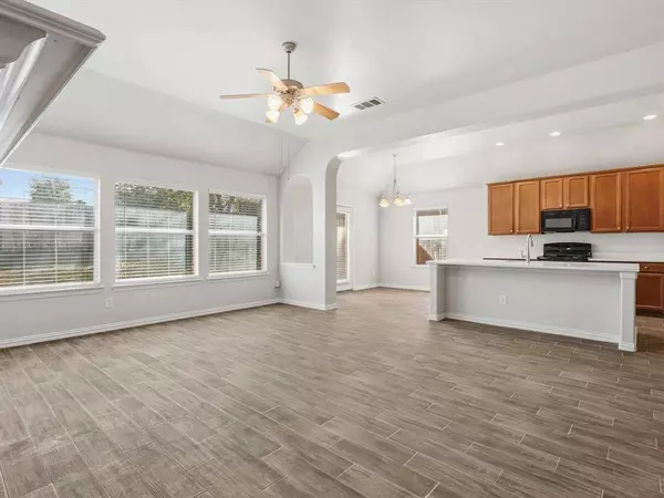 6303 Prairie Vista Drive, Arlington, TX 76001