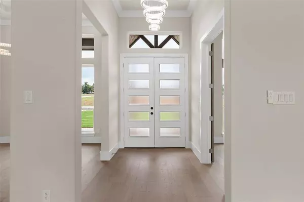 2300 Candlestick Drive, Granbury, TX 76049