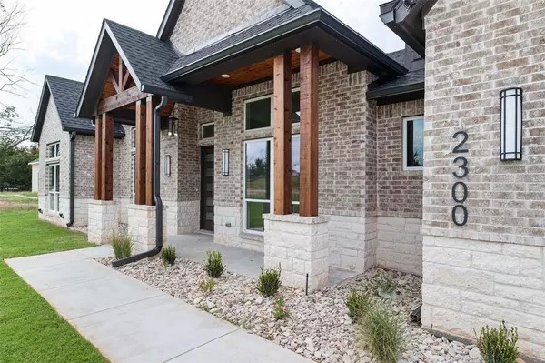 2300 Candlestick Drive, Granbury, TX 76049