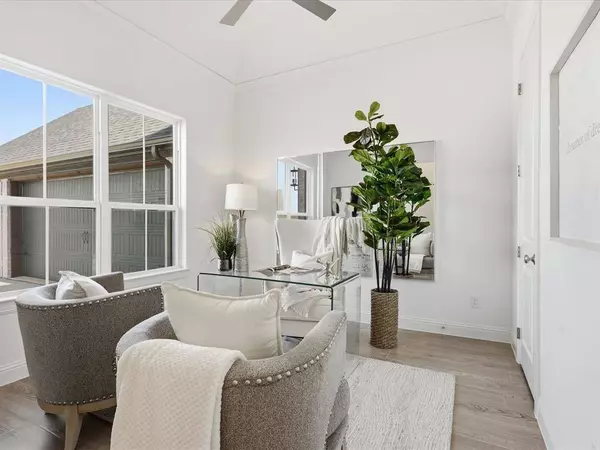 2152 Middlewood Circle, Granbury, TX 76049